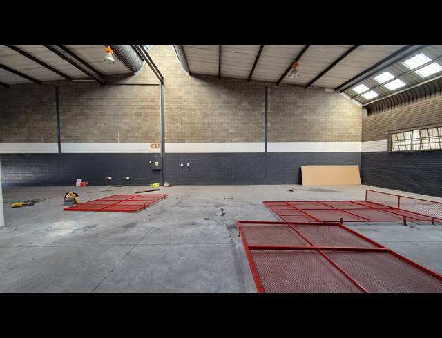 333M² WAREHOUSE TO LET IN JET PARK